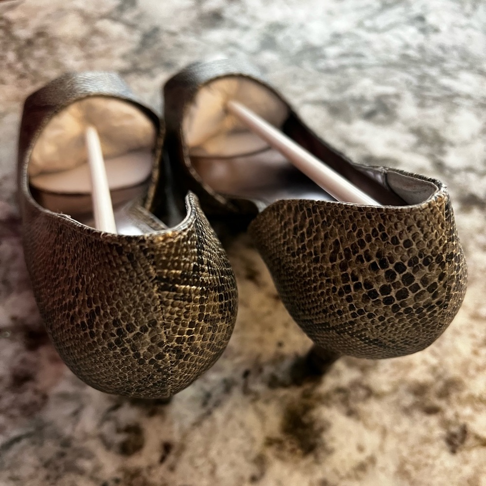 Alfani Women’s Snakeskin Pump